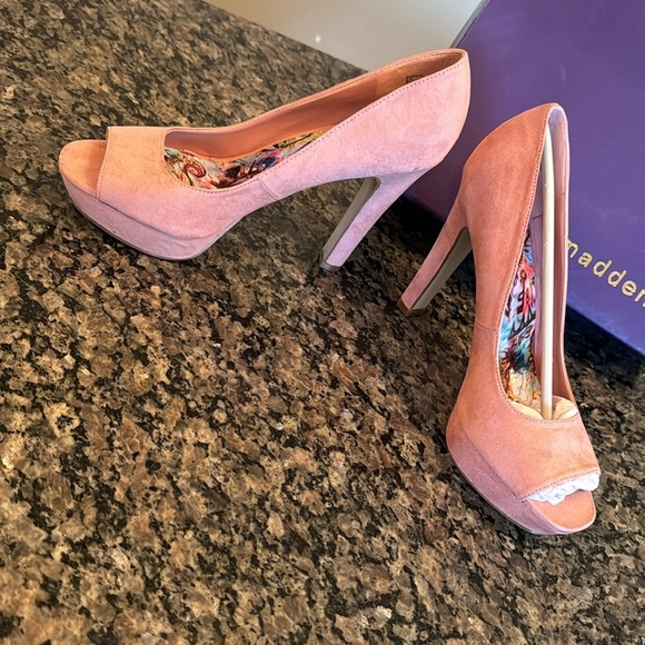 Madden girl Sofia Rose suede platform heelNIB 8.5 - Picture 3 of 11